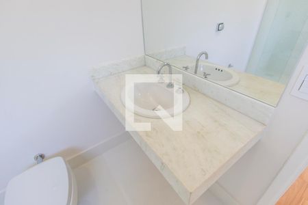 Casa de condomínio à venda com 470m², 5 quartos e 4 vagasDetalhe do Banheiro da Suite