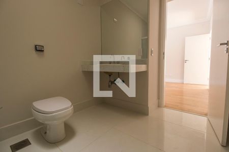 Casa de condomínio à venda com 470m², 5 quartos e 4 vagasBanheiro da Suíte 1