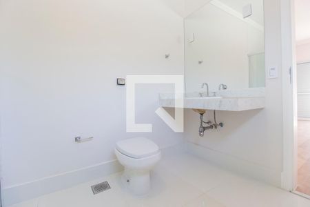 Casa de condomínio à venda com 470m², 5 quartos e 4 vagasBanheiro da Suíte 4