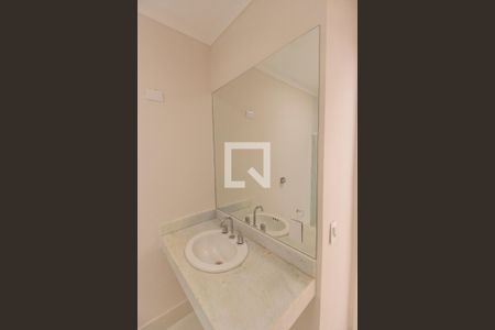 Casa de condomínio à venda com 470m², 5 quartos e 4 vagasDetalhe do Banheiro da Suite