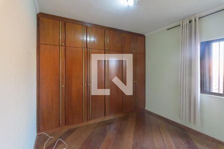 Casa à venda com 270m², 4 quartos e 4 vagas Casa à venda com 270m², 4 quartos e 4 vagasQuarto 2