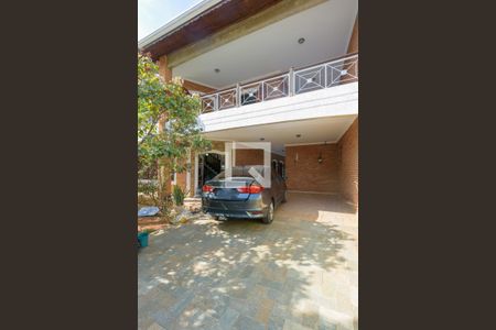 Casa à venda com 270m², 4 quartos e 4 vagas Casa à venda com 270m², 4 quartos e 4 vagasFachada