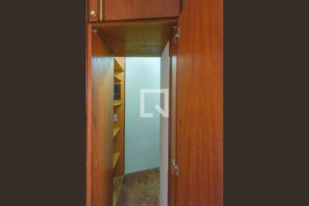 Casa à venda com 270m², 4 quartos e 4 vagas Casa à venda com 270m², 4 quartos e 4 vagasCloset do Quarto 2