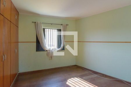 Casa à venda com 270m², 4 quartos e 4 vagas Casa à venda com 270m², 4 quartos e 4 vagasQuarto 3