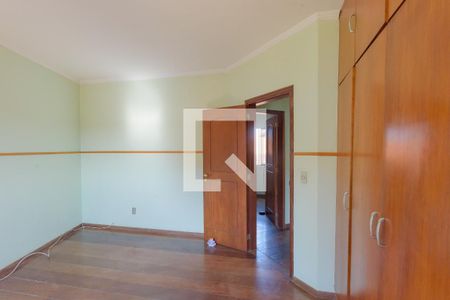 Casa à venda com 270m², 4 quartos e 4 vagas Casa à venda com 270m², 4 quartos e 4 vagasQuarto 3