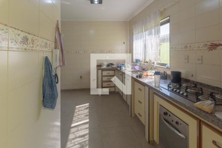 Casa à venda com 270m², 4 quartos e 4 vagas Casa à venda com 270m², 4 quartos e 4 vagasCozinha