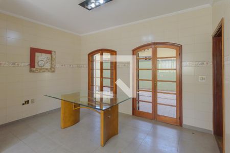 Casa à venda com 270m², 4 quartos e 4 vagas Casa à venda com 270m², 4 quartos e 4 vagasCozinha