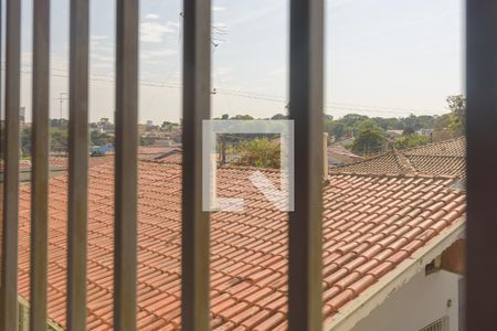 Casa à venda com 270m², 4 quartos e 4 vagas Casa à venda com 270m², 4 quartos e 4 vagasVista do Quarto 3