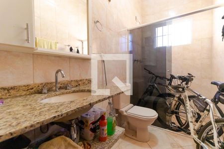 Casa à venda com 202m², 5 quartos e 4 vagas Casa à venda com 202m², 5 quartos e 4 vagasBanheiro 01