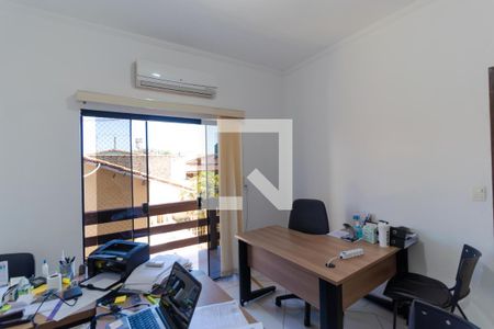 Casa à venda com 202m², 5 quartos e 4 vagas Casa à venda com 202m², 5 quartos e 4 vagasQuarto 02