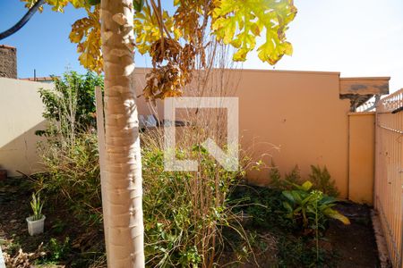 Casa à venda com 202m², 5 quartos e 4 vagas Casa à venda com 202m², 5 quartos e 4 vagasQuintal