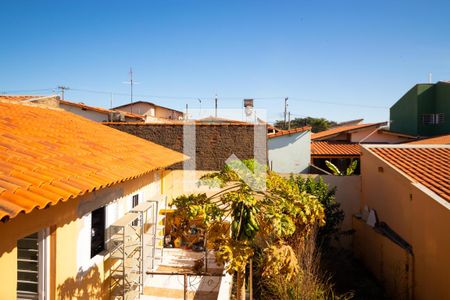 Casa à venda com 202m², 5 quartos e 4 vagas Casa à venda com 202m², 5 quartos e 4 vagasVista da Sacada dos Quartos 01 e 02