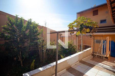 Casa à venda com 202m², 5 quartos e 4 vagas Casa à venda com 202m², 5 quartos e 4 vagasQuintal