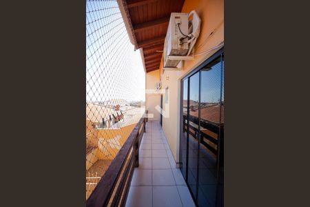 Casa à venda com 202m², 5 quartos e 4 vagas Casa à venda com 202m², 5 quartos e 4 vagasSacada dos Quartos 01 e 02