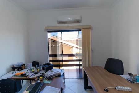 Casa à venda com 202m², 5 quartos e 4 vagas Casa à venda com 202m², 5 quartos e 4 vagasQuarto 02