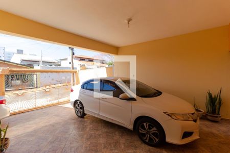 Casa à venda com 202m², 5 quartos e 4 vagas Casa à venda com 202m², 5 quartos e 4 vagasGaragem