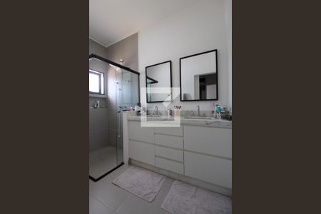 Casa à venda com 320m², 3 quartos e 4 vagasBanheiro da Suíte