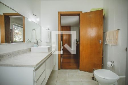 Casa à venda com 500m², 4 quartos e 4 vagas Casa à venda com 500m², 4 quartos e 4 vagasBanheiro Síte