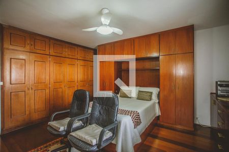 Casa à venda com 500m², 4 quartos e 4 vagas Casa à venda com 500m², 4 quartos e 4 vagasSuíte 2 - Armários