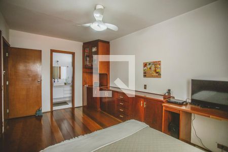 Casa à venda com 500m², 4 quartos e 4 vagas Casa à venda com 500m², 4 quartos e 4 vagasSuíte