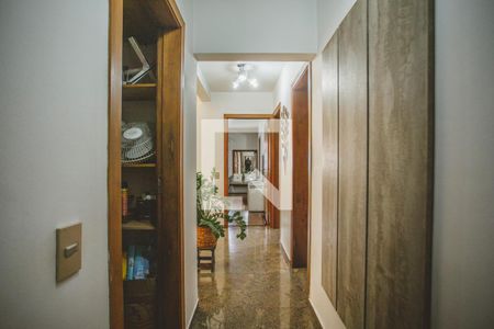 Casa à venda com 500m², 4 quartos e 4 vagas Casa à venda com 500m², 4 quartos e 4 vagasCorredor - Quartos