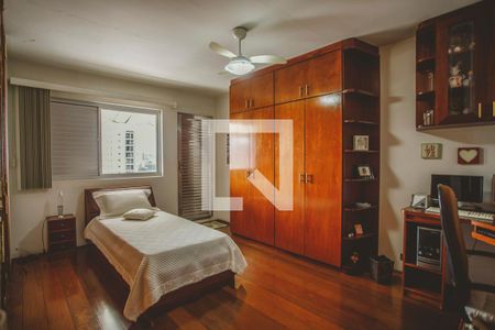 Casa à venda com 500m², 4 quartos e 4 vagas Casa à venda com 500m², 4 quartos e 4 vagasQuarto 4