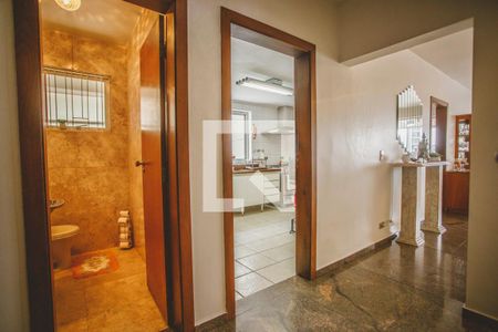 Casa à venda com 500m², 4 quartos e 4 vagas Casa à venda com 500m², 4 quartos e 4 vagasCorredor