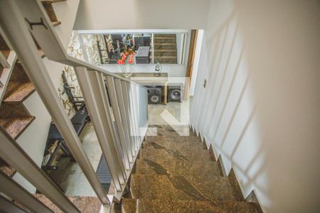 Casa à venda com 500m², 4 quartos e 4 vagas Casa à venda com 500m², 4 quartos e 4 vagasEscadas - Salão de festas