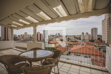Casa à venda com 500m², 4 quartos e 4 vagas Casa à venda com 500m², 4 quartos e 4 vagasVaranda