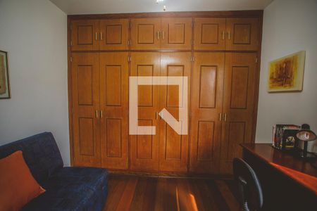 Casa à venda com 500m², 4 quartos e 4 vagas Casa à venda com 500m², 4 quartos e 4 vagasQuarto 3 - Armários