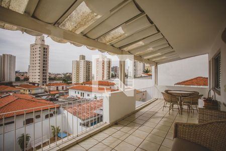 Casa à venda com 500m², 4 quartos e 4 vagas Casa à venda com 500m², 4 quartos e 4 vagasVaranda