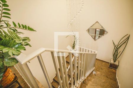 Casa à venda com 500m², 4 quartos e 4 vagas Casa à venda com 500m², 4 quartos e 4 vagasEscadas