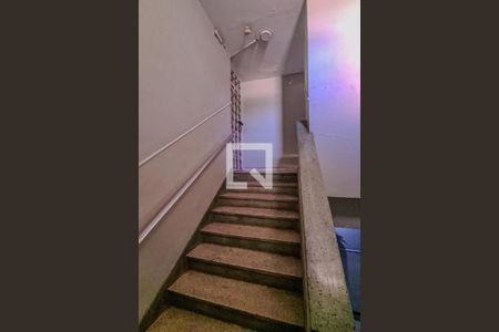 Apartamento à venda com 66m², 3 quartos e sem vaga Apartamento à venda com 66m², 3 quartos e sem vagaEscada