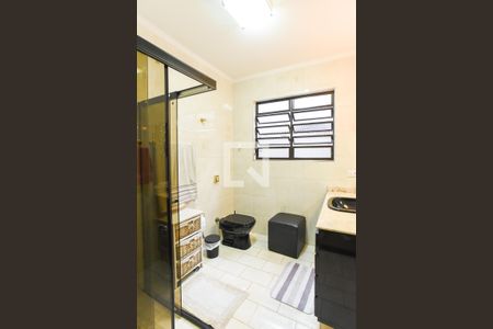 Casa à venda com 227m², 4 quartos e 2 vagas Casa à venda com 227m², 4 quartos e 2 vagasBanheiro