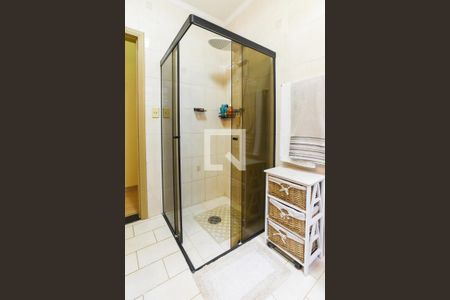 Casa à venda com 227m², 4 quartos e 2 vagas Casa à venda com 227m², 4 quartos e 2 vagasBanheiro