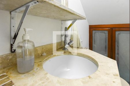 Casa à venda com 227m², 4 quartos e 2 vagas Casa à venda com 227m², 4 quartos e 2 vagasBanheiro 2