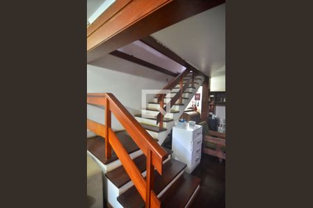 Casa à venda com 333m², 4 quartos e 2 vagasEscada