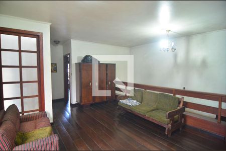 Casa à venda com 333m², 4 quartos e 2 vagasSala de TV