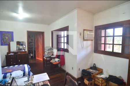 Casa à venda com 333m², 4 quartos e 2 vagasSuíte