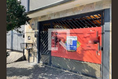 Casa à venda com 165m², 3 quartos e 4 vagas Casa à venda com 165m², 3 quartos e 4 vagasFachada