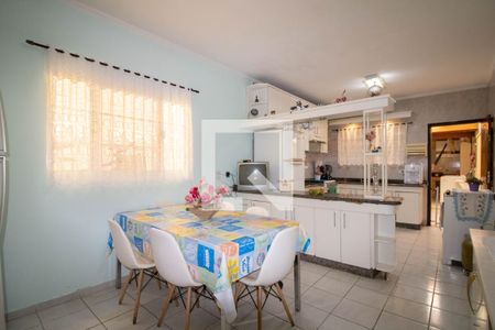 Casa à venda com 165m², 3 quartos e 4 vagas Casa à venda com 165m², 3 quartos e 4 vagasCozinha