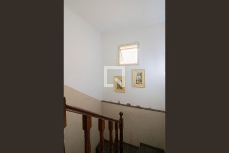 Casa à venda com 165m², 3 quartos e 4 vagas Casa à venda com 165m², 3 quartos e 4 vagasEscada