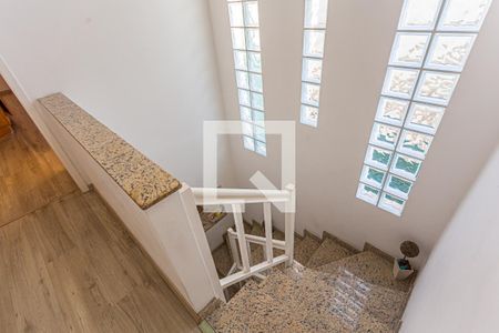 Casa à venda com 174m², 3 quartos e 2 vagasEscada Dormitorios