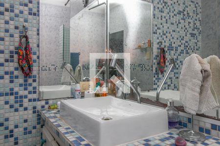 Casa à venda com 300m², 3 quartos e 4 vagasBanheiro Suíte 2