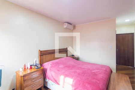 Casa à venda com 202m², 3 quartos e 8 vagas Casa à venda com 202m², 3 quartos e 8 vagasQuarto 1 Suite