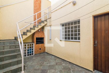Casa à venda com 202m², 3 quartos e 8 vagas Casa à venda com 202m², 3 quartos e 8 vagasQuintal com Churrasqueira