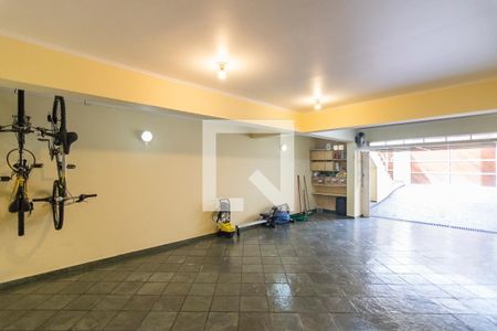 Casa à venda com 202m², 3 quartos e 8 vagas Casa à venda com 202m², 3 quartos e 8 vagasGaragem