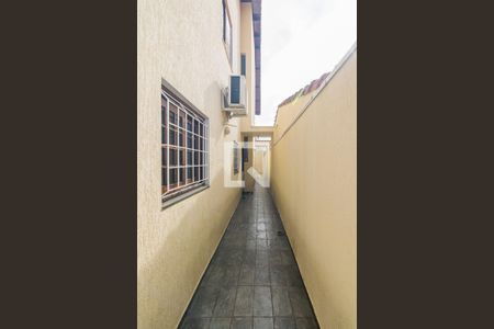 Casa à venda com 202m², 3 quartos e 8 vagas Casa à venda com 202m², 3 quartos e 8 vagasCorredor