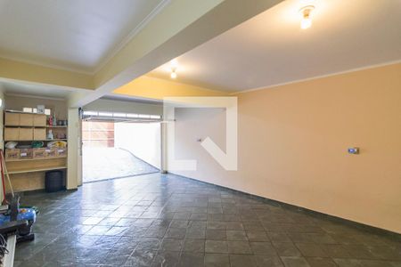 Casa à venda com 202m², 3 quartos e 8 vagas Casa à venda com 202m², 3 quartos e 8 vagasGaragem