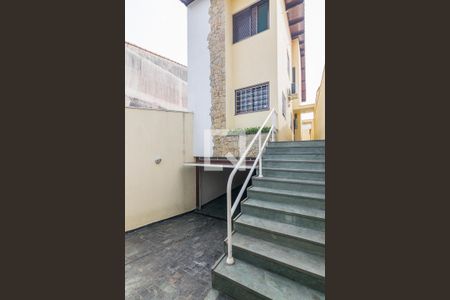 Casa à venda com 202m², 3 quartos e 8 vagas Casa à venda com 202m², 3 quartos e 8 vagasEscada